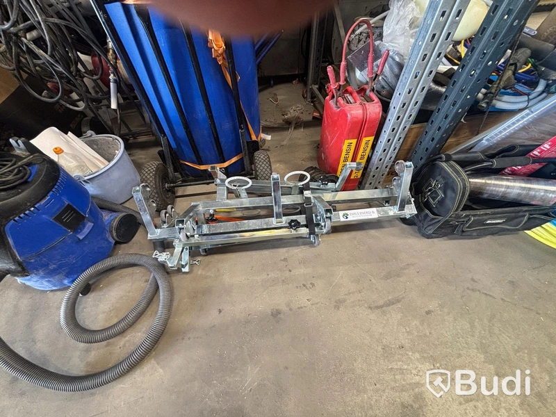 Lot of mixed plumbing and heating materials, etc.