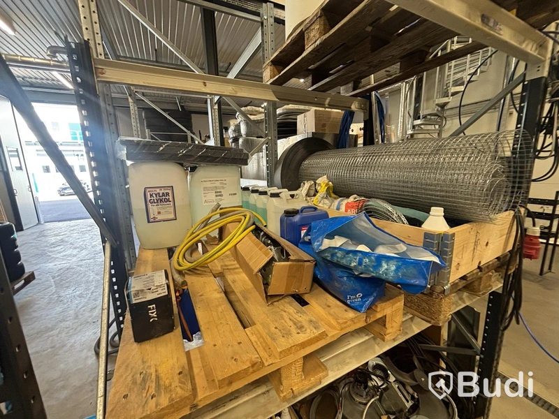 Lot of mixed plumbing and heating materials, etc.