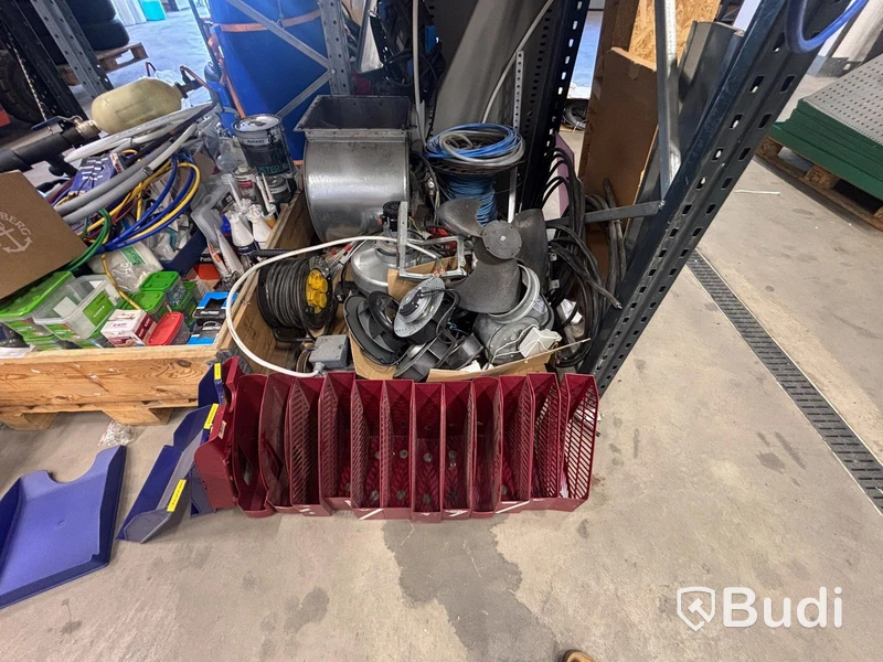 Lot of mixed plumbing and heating materials, etc.