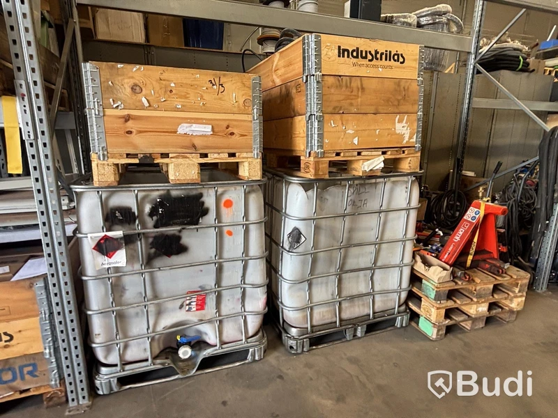 Lot of mixed plumbing and heating materials, etc.