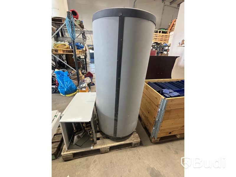Lot of mixed plumbing and heating materials, etc.