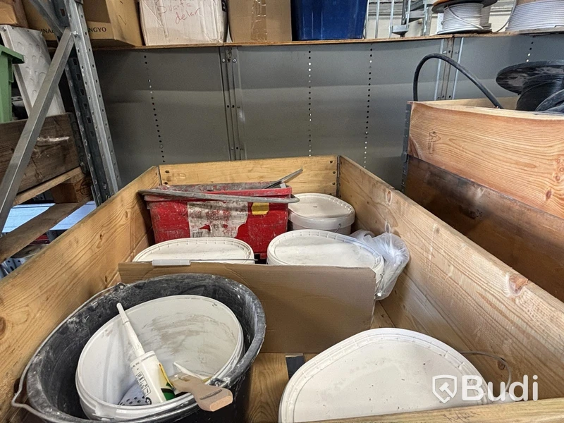 Lot of mixed plumbing and heating materials, etc.