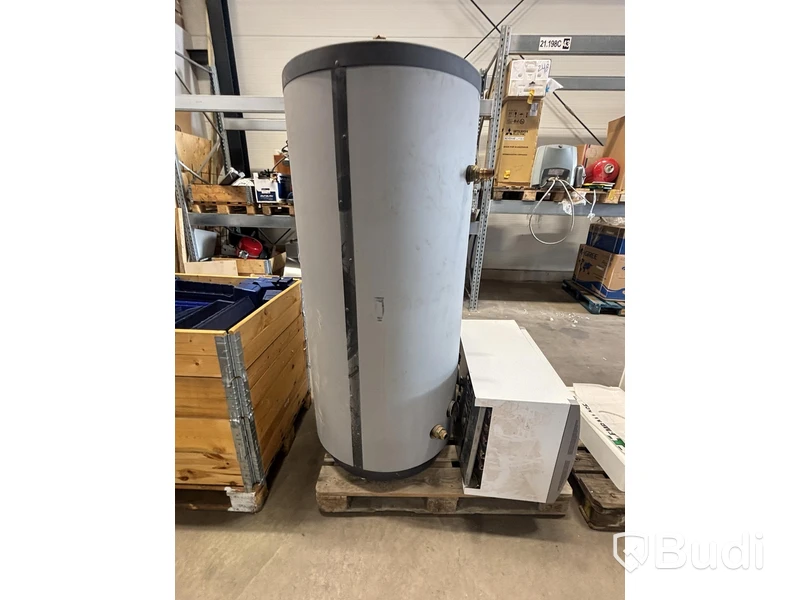Lot of mixed plumbing and heating materials, etc.