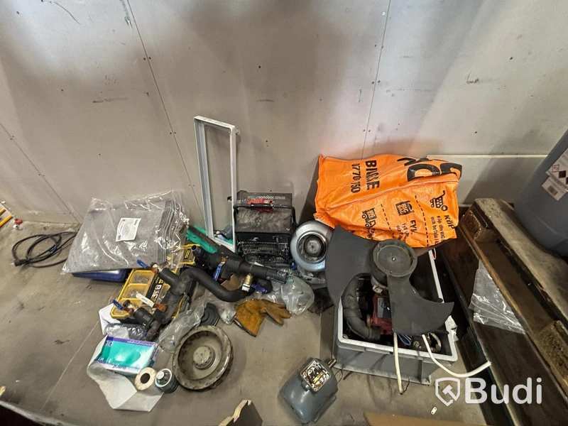 Lot of mixed plumbing and heating materials, etc.