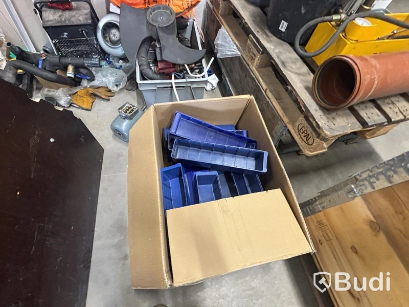 Lot of mixed plumbing and heating materials, etc.