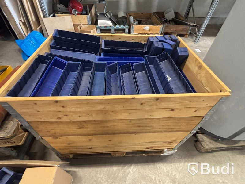 Lot of mixed plumbing and heating materials, etc.