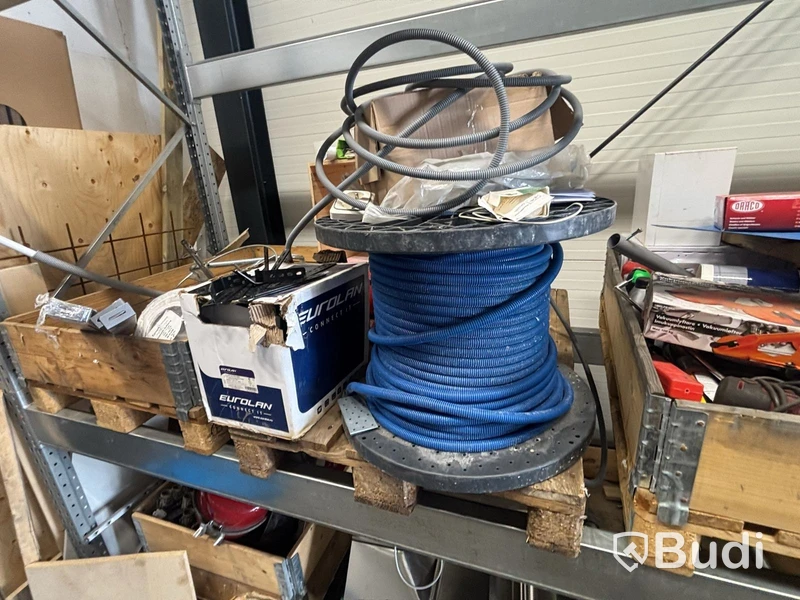 Lot of mixed plumbing and heating materials, etc.