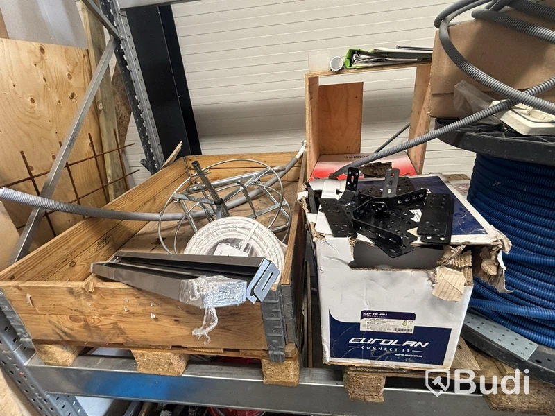 Lot of mixed plumbing and heating materials, etc.