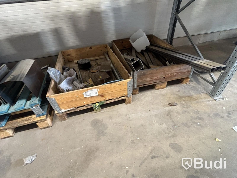 Lot of mixed plumbing and heating materials, etc.
