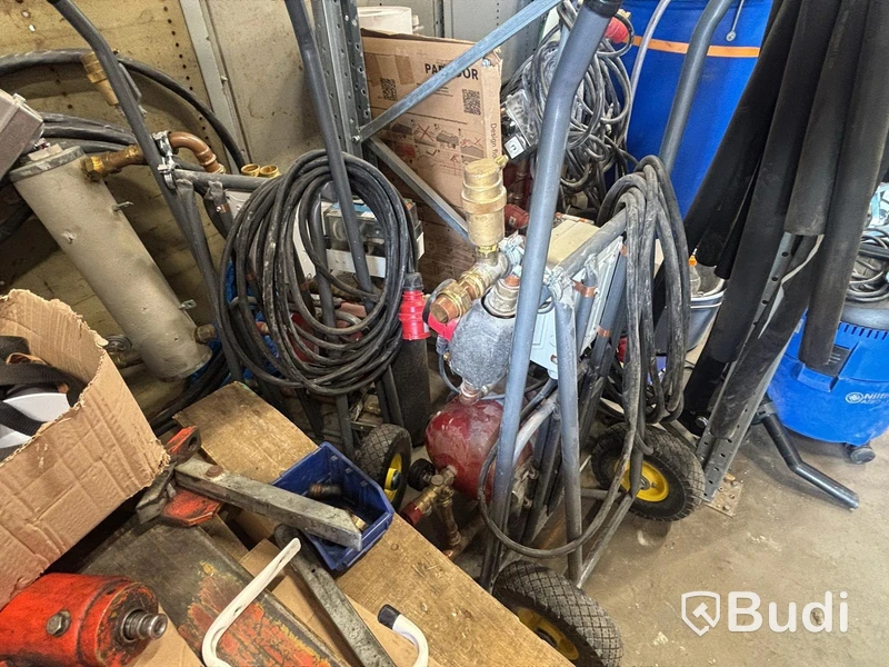 Lot of mixed plumbing and heating materials, etc.