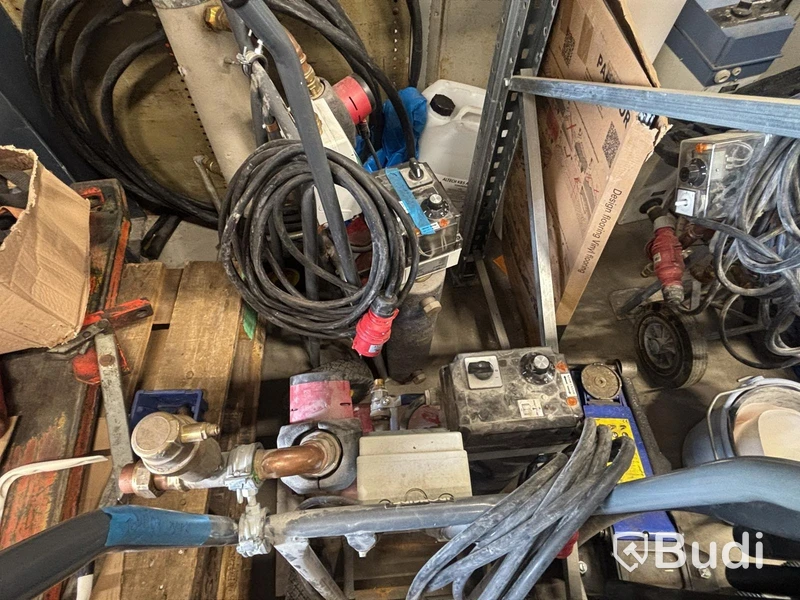 Lot of mixed plumbing and heating materials, etc.