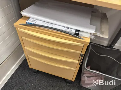 Kontor med höj och sänkbart bord