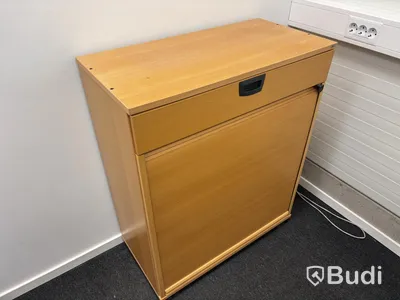 Kontor med höj och sänkbart bord