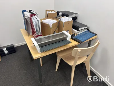 Kontor med höj och sänkbart bord
