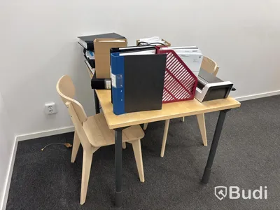 Kontor med höj och sänkbart bord