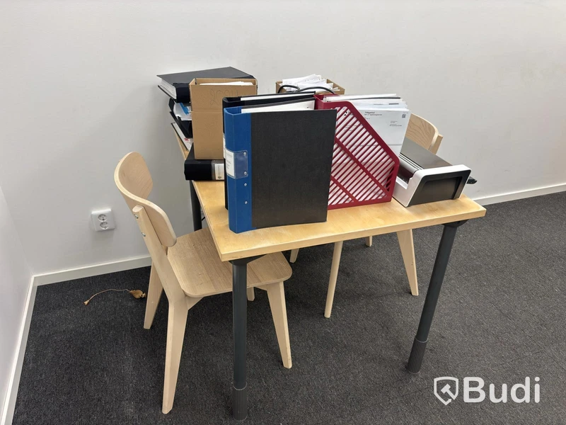 Kontor med höj och sänkbart bord