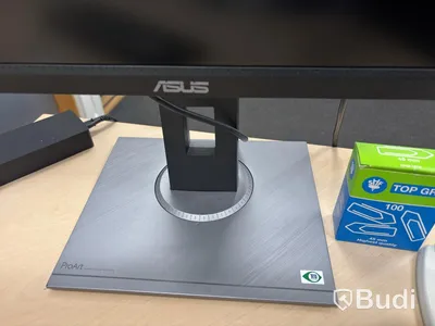 Kontor med höj och sänkbart bord
