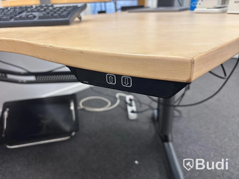 Kontor med höj och sänkbart bord