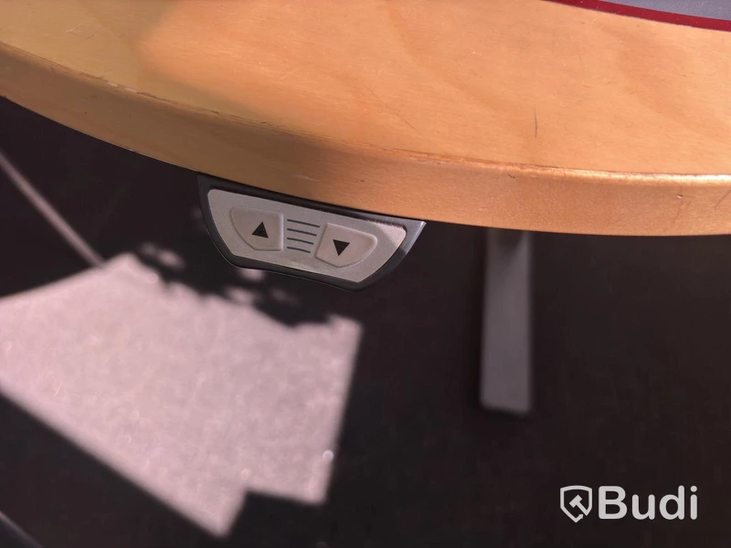 Kontor med höj och sänkbart bord