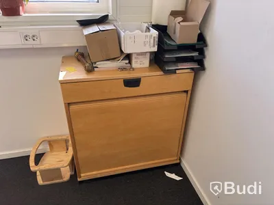 Kontor med höj och sänkbart bord