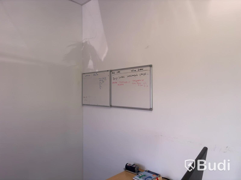 Kontor med höj och sänkbart bord