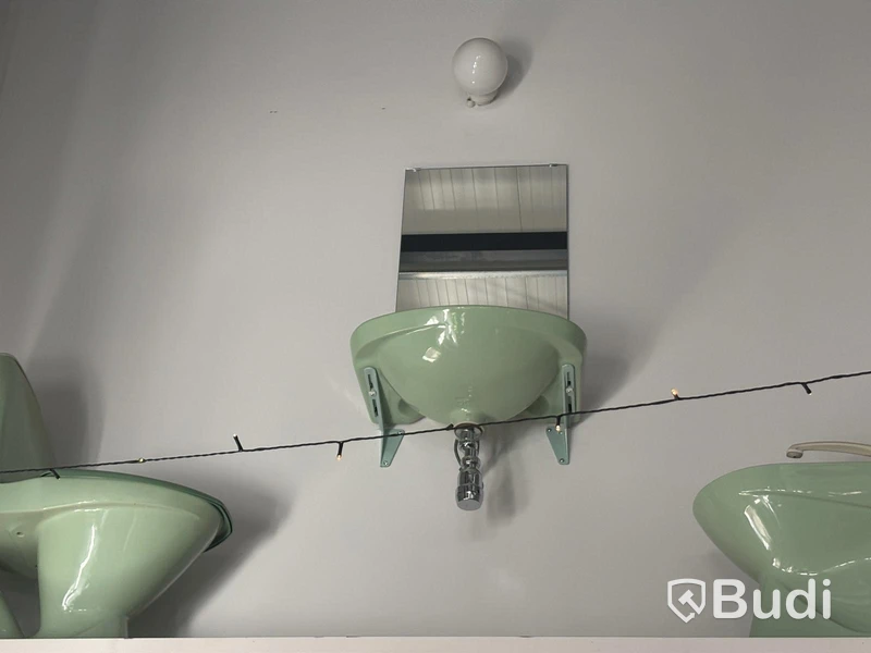 Retro bathroom suite