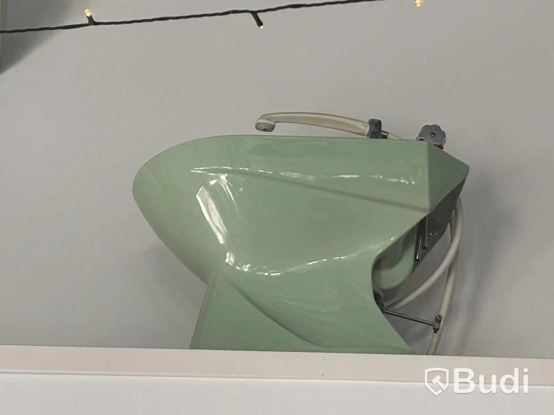Retro bathroom suite