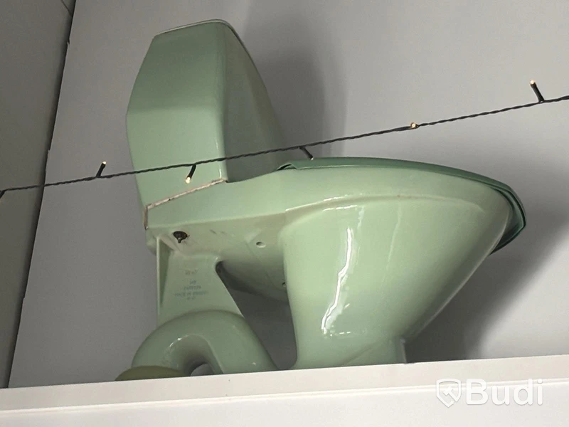 Retro bathroom suite