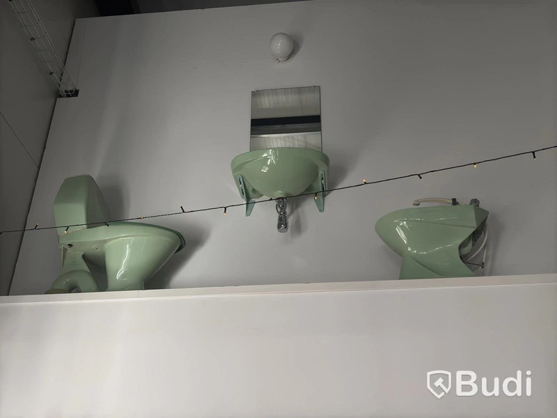 Retro bathroom suite