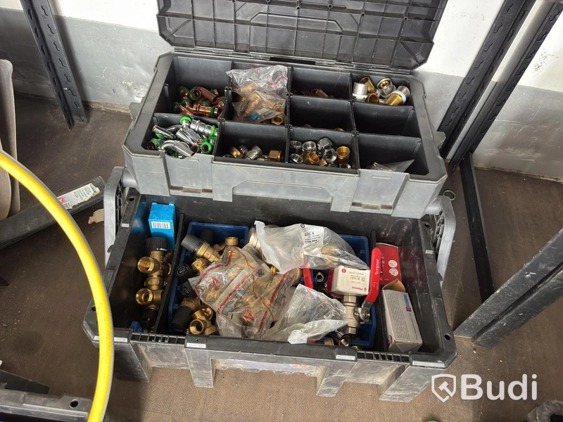 Plumbing lot incl. Novipro press tool