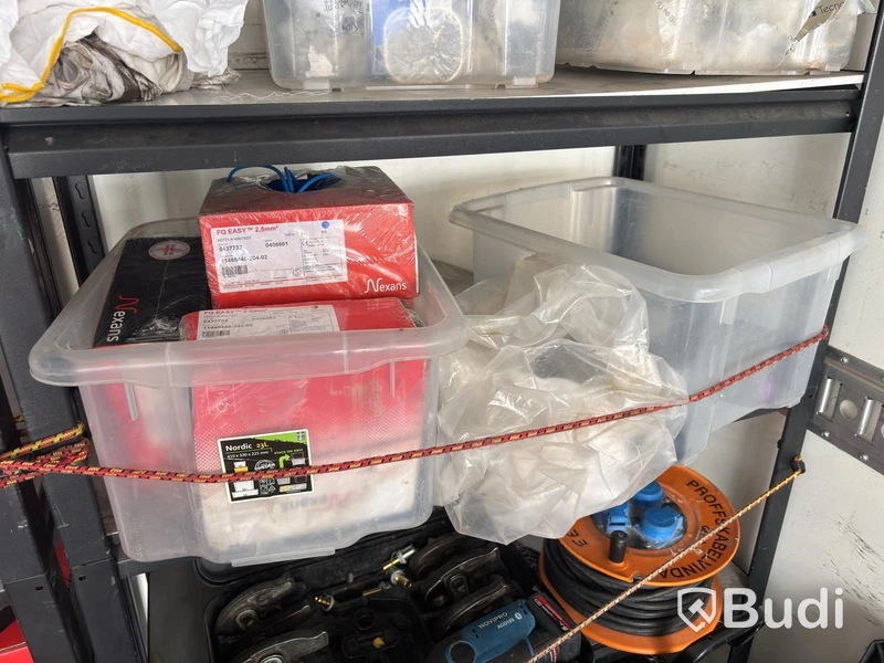 Plumbing lot incl. Novipro press tool