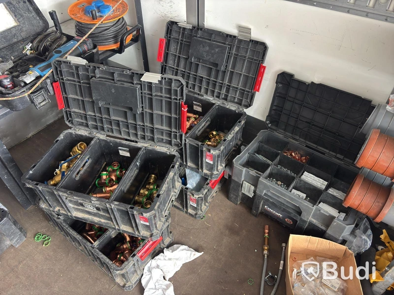 Plumbing lot incl. Novipro press tool