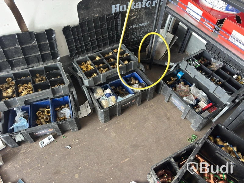 Plumbing lot incl. Novipro press tool