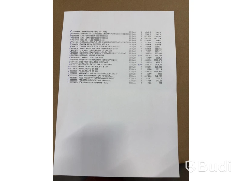 Stort parti med elmaterial, blandade komponenter och kabelrullar
