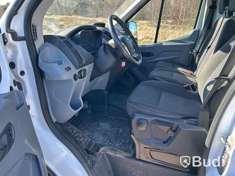 Ford Transit Chassi 350 2.2 TDCi FWD (155hk) - 2014 skåp med bakgavellift lätt lastbil