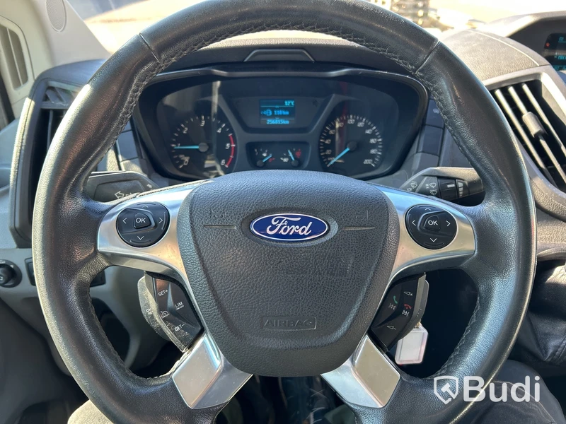 Ford Transit Chassi 350 2.2 TDCi FWD (155hk) - 2014 skåp med bakgavellift lätt lastbil