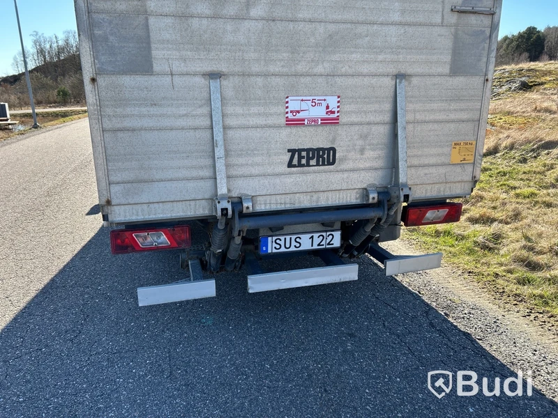 Ford Transit Chassi 350 2.2 TDCi FWD (155hk) - 2014 skåp med bakgavellift lätt lastbil