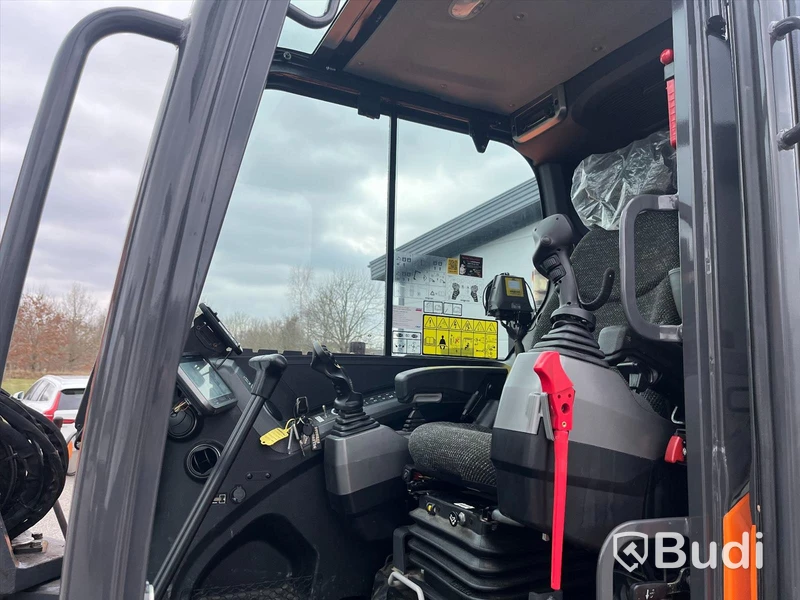 Minigrävare Develon DX85R-7 -2023 | med Engcons tiltrotator