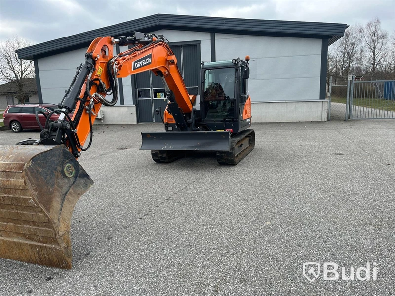 Minigrävare Develon DX85R-7 -2023 | med Engcons tiltrotator