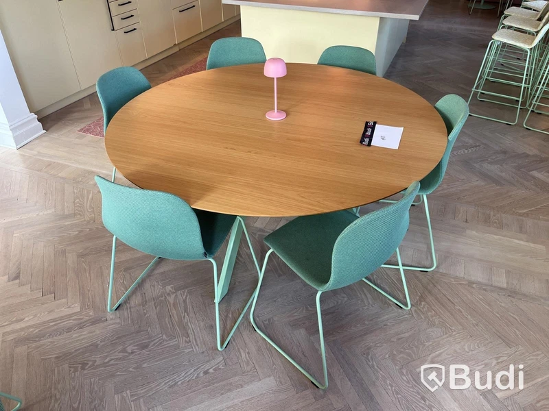 Matgrupp – runt bord Ø160 cm + 6 st stolar