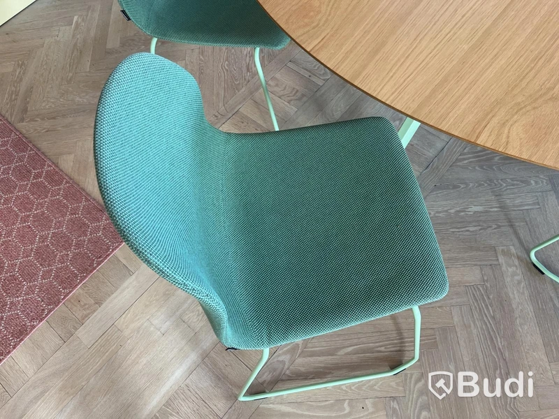 Matgrupp – runt bord Ø160 cm + 6 st stolar
