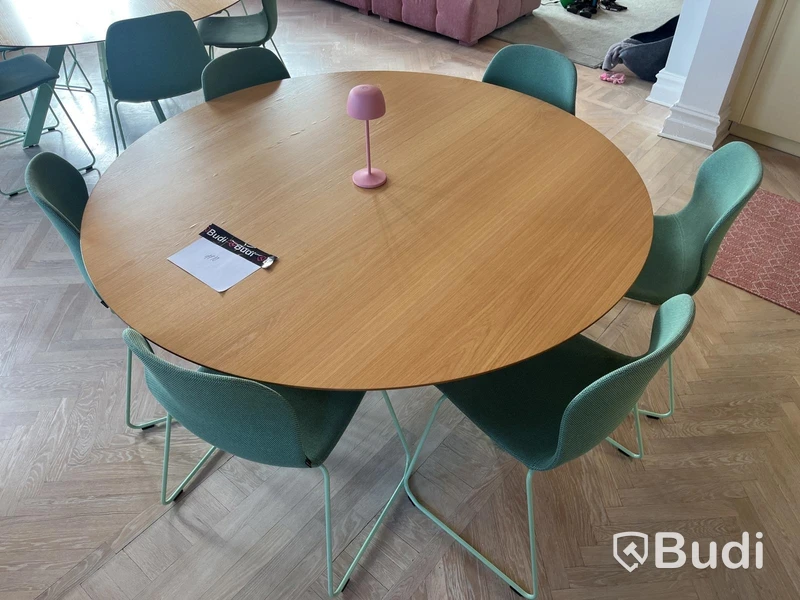 Matgrupp – runt bord Ø160 cm + 6 st stolar
