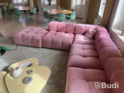 Modulsoffa från Cirkulär Interiör + soffbord + akustikpanel – komplett loungegrupp