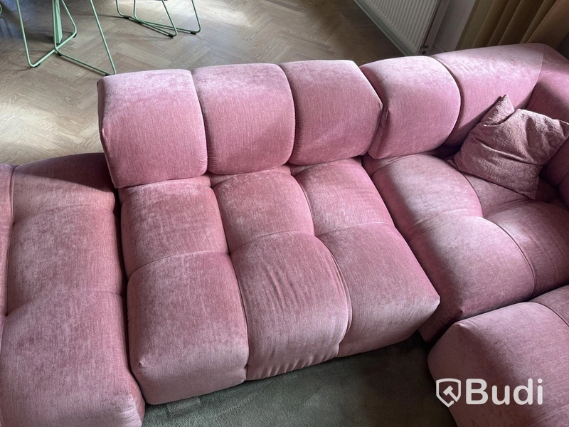 Modulsoffa från Cirkulär Interiör + soffbord + akustikpanel – komplett loungegrupp