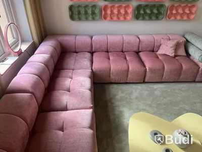 Modulsoffa från Cirkulär Interiör + soffbord + akustikpanel – komplett loungegrupp