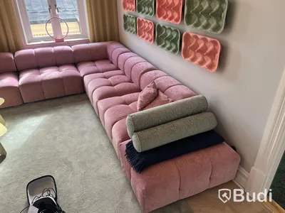 Modulsoffa från Cirkulär Interiör + soffbord + akustikpanel – komplett loungegrupp