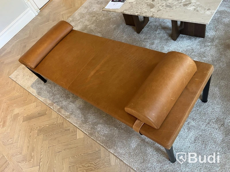Dagbädd / bänk i läder – 180 cm från "Johanson Design"