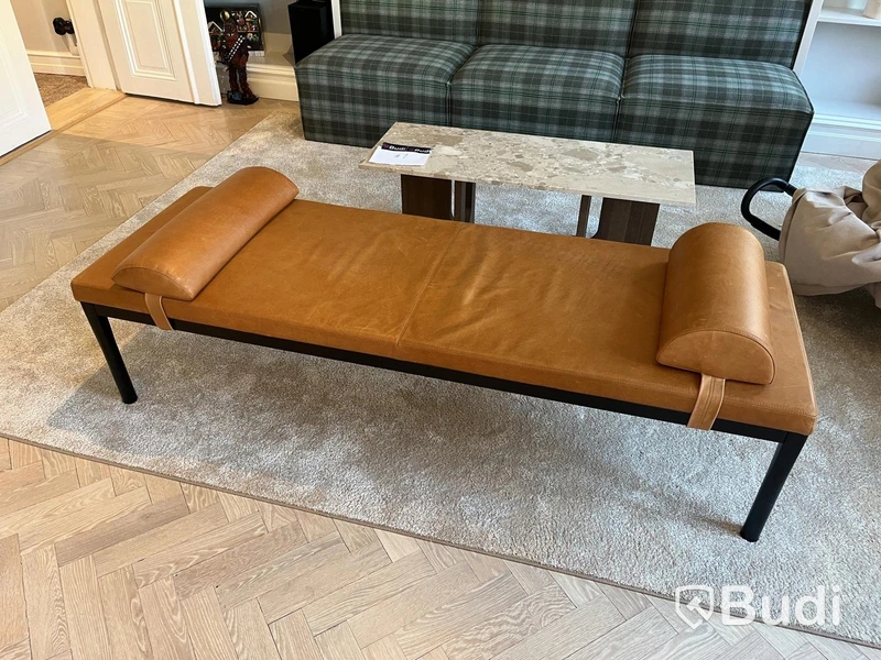 Dagbädd / bänk i läder – 180 cm från "Johanson Design"