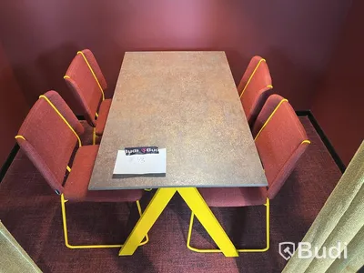 Mötesgrupp – bord, stolar, whiteboard & Noon light designlampa
