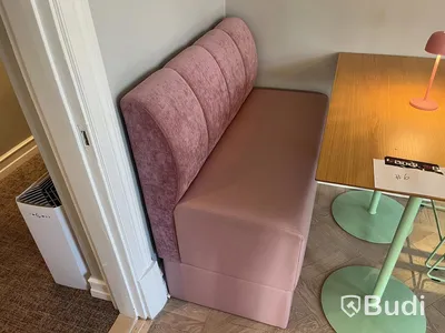 Komplett matplats / loungegrupp – bord, soffa & barstolar